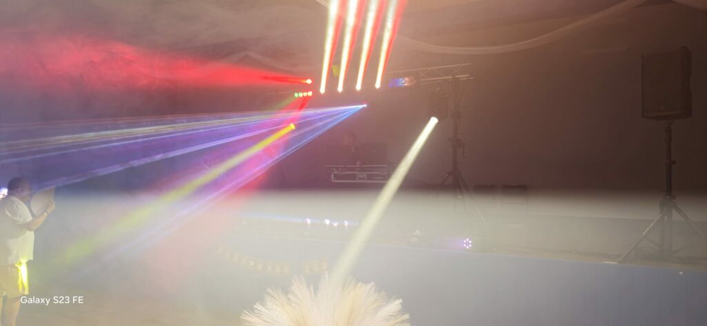 Jeux de lumière laser et machine à fumée