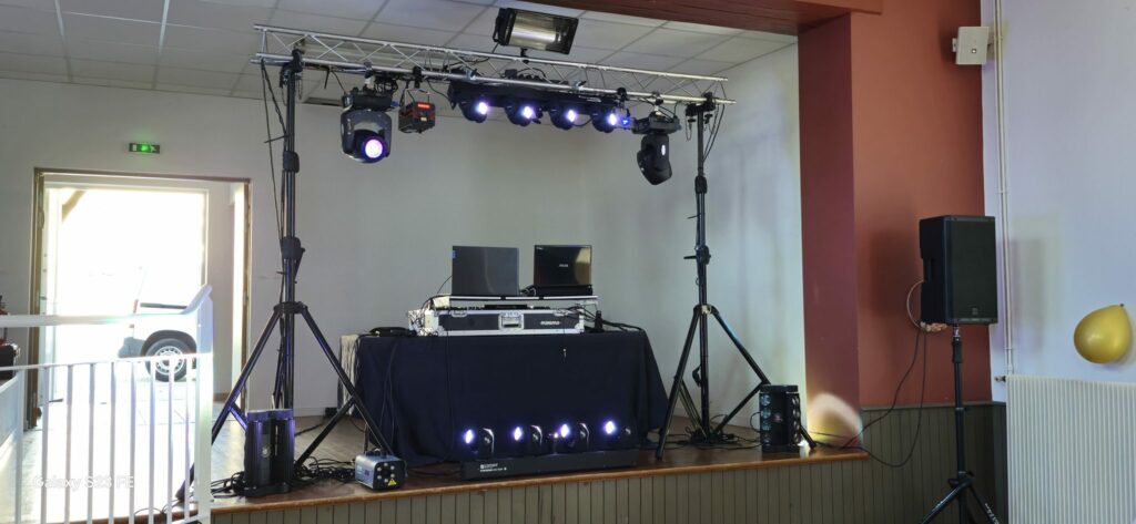 Installation scène et lumières en salle des fêtes